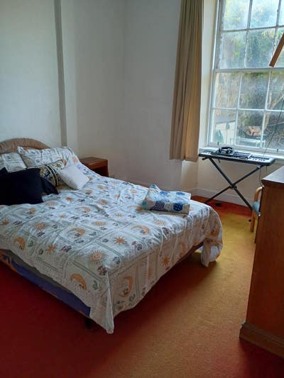 Spacious Room with Garden View in Leith Main Photo