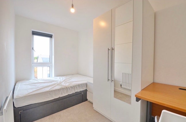 Double Rooms Available in 5 Bed Student House  Main Photo