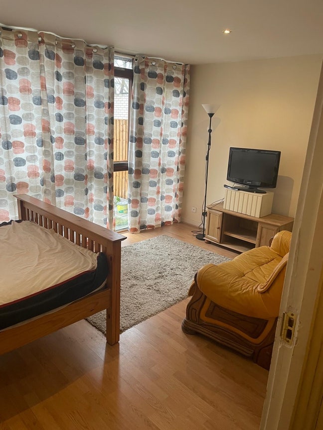 Very large double room with a garden  Main Photo
