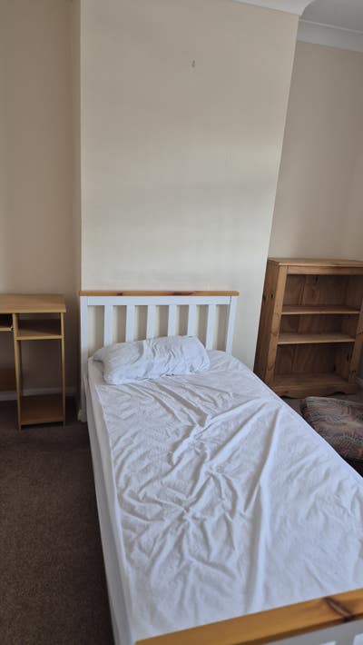 Large double room in a quiet house Main Photo