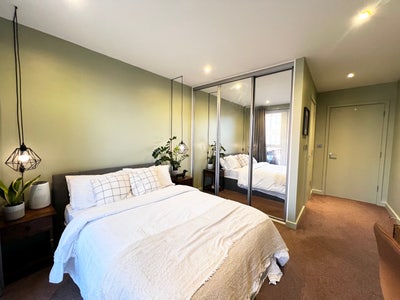 Spacious En-Suite in Modern Flat Main Photo