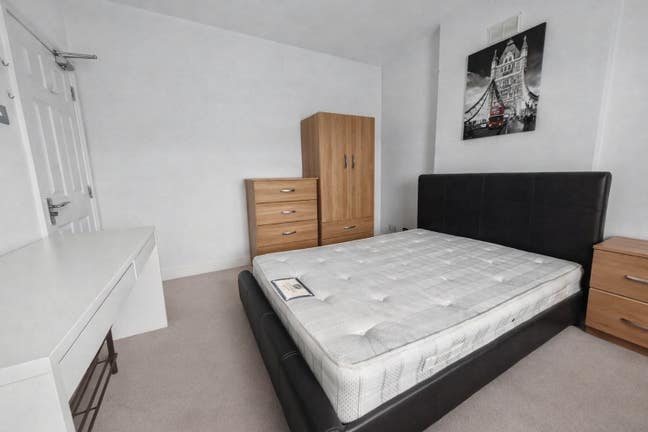Ensuite <5min walk to Streatham Common Station Main Photo