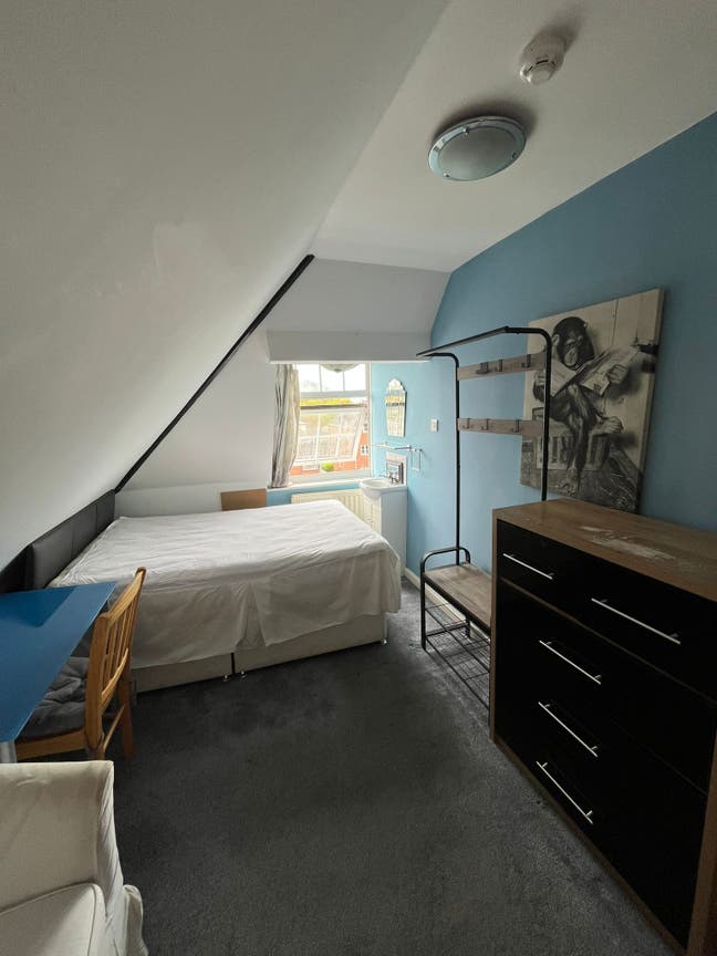 Room To Rent  Main Photo