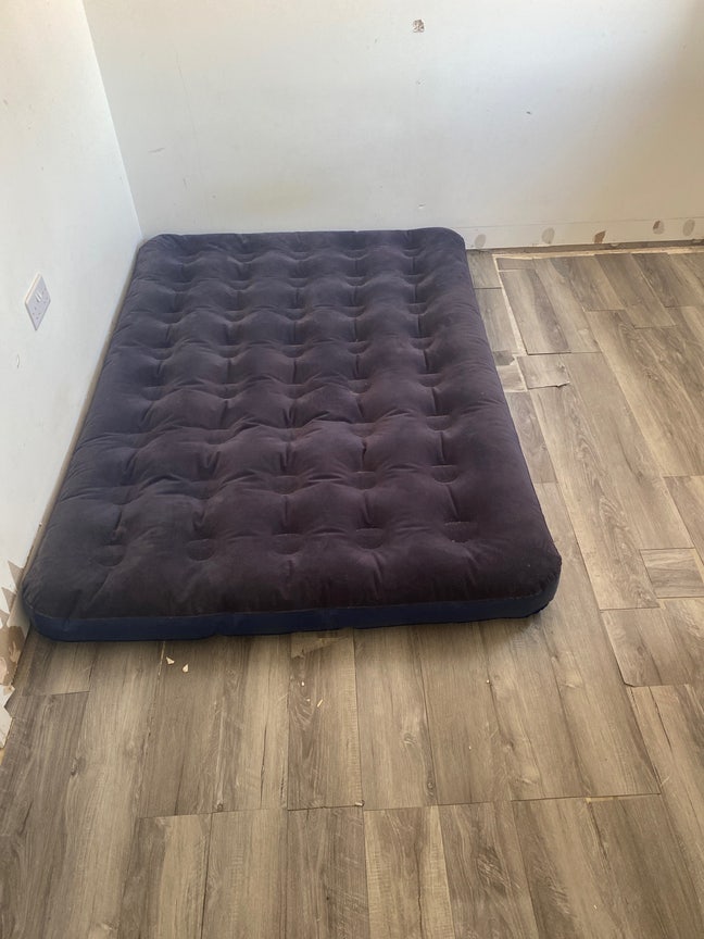 Small room Main Photo