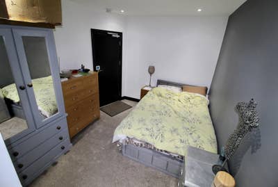 Female House Share Double Room Available Main Photo