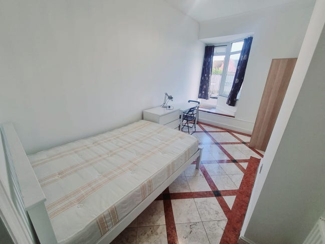 Spacious Double Room to Rent | Harringay Ladder, N Main Photo