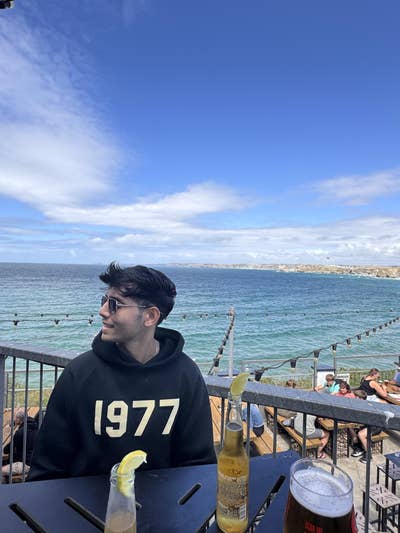 Need a Buddy , to get a cool place to stay Main Photo