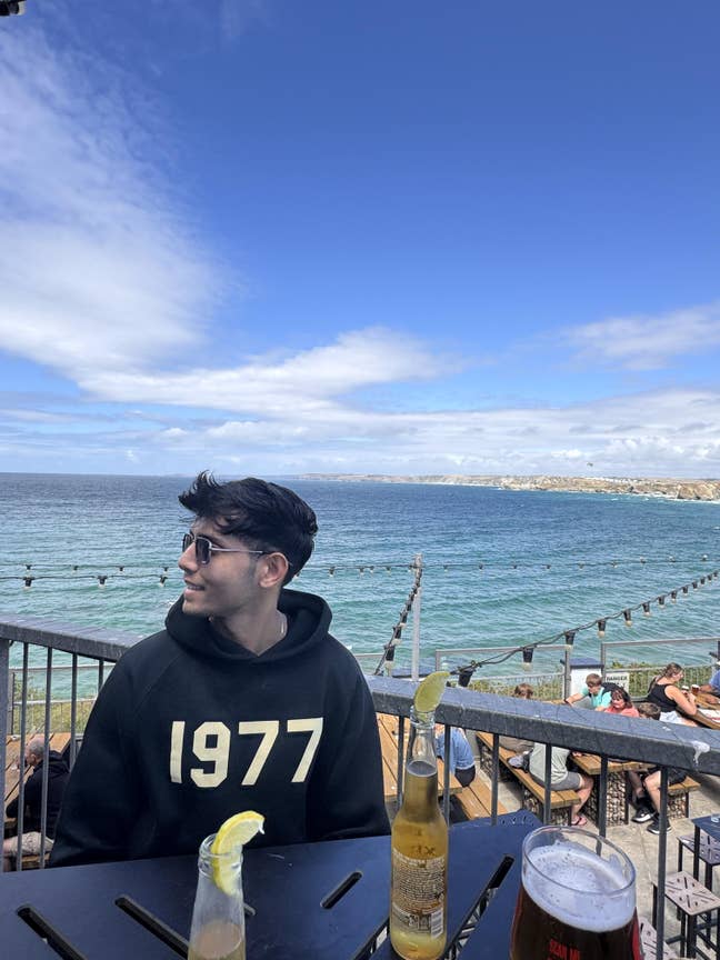 Need a Buddy , to get a cool place to stay Main Photo