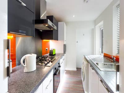 4 Bed House, Stoke ST4 2EP, Available Now Main Photo