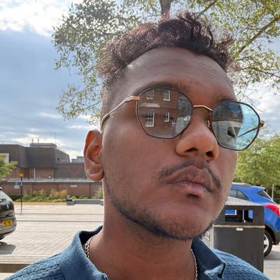 Professional Male seeks a single or double room Main Photo