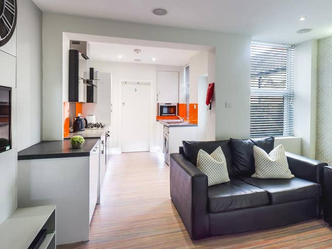 5 Bed House, Stoke ST4 2BB, Available Now Main Photo