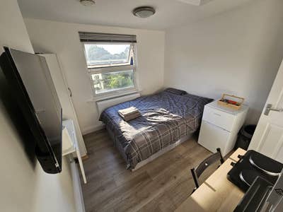 Spacious Ensuite Double Room with Private Cooking  Main Photo