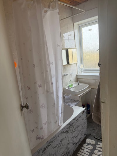 King Size Room for Rent Main Photo