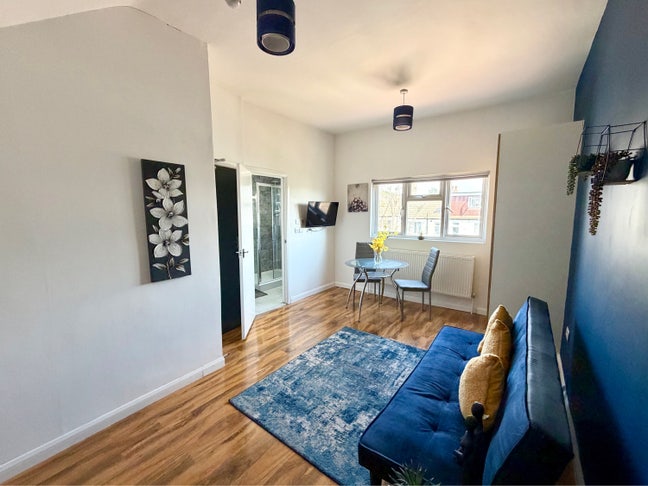 En-suites Available 3 min Walk to Station-HA0 !! Main Photo
