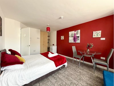 En-suites Available, 3-min walk to Station, HA0 Main Photo
