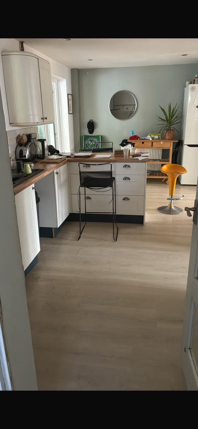Large double room available  Main Photo