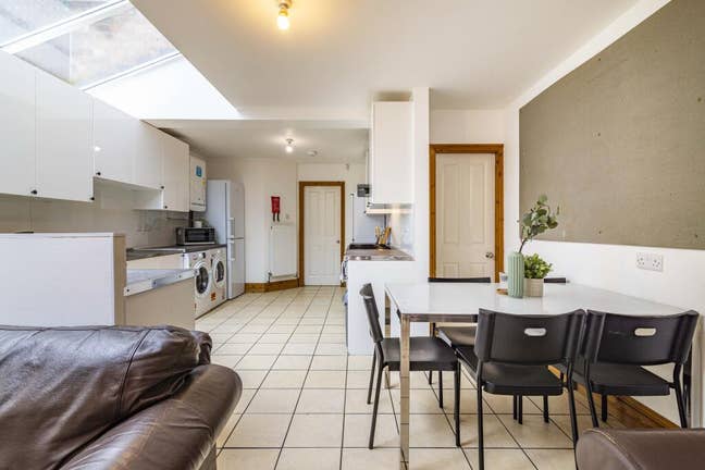 44 Cottesmore Road - 7 bed property to rent. Main Photo