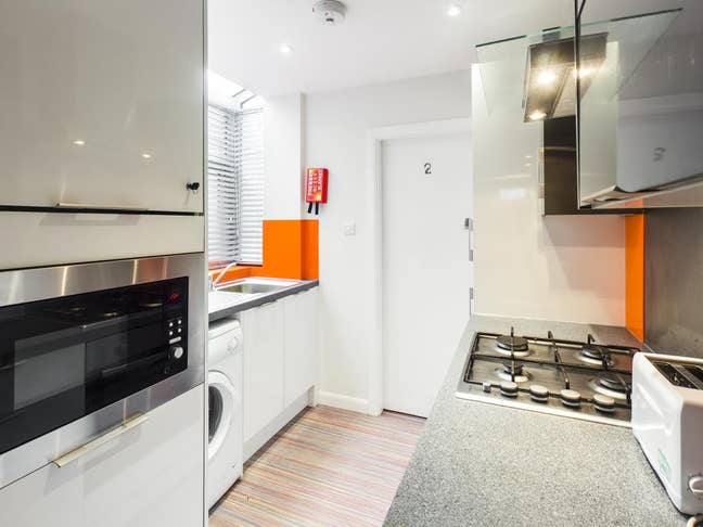 4 Bed House, Stoke ST4 2BG, Available Now Main Photo