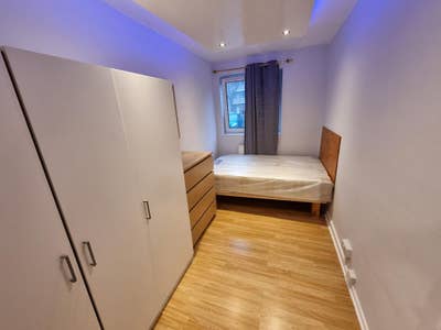 Wonderful double room for single person available! Main Photo