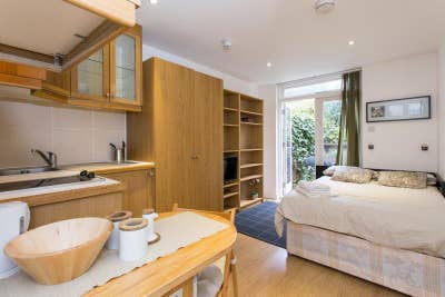 Modern Studio with Private Patio Garden Hamstead Main Photo
