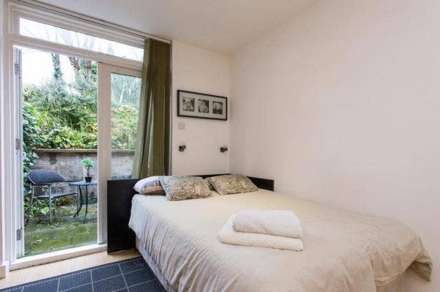 Modern Studio with Private Patio Garden Hamstead Main Photo