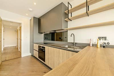 Ensuite double room in modern apartment Main Photo