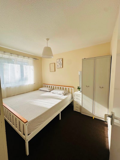 One room available (Females Only) Main Photo