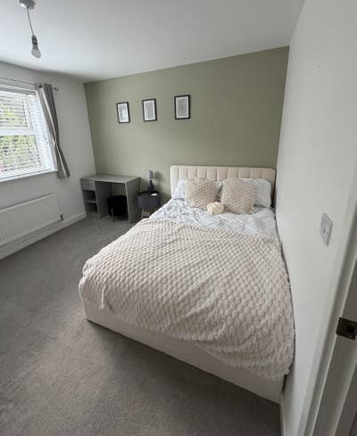 Double Room in Modern Apartment | Parking Included Main Photo
