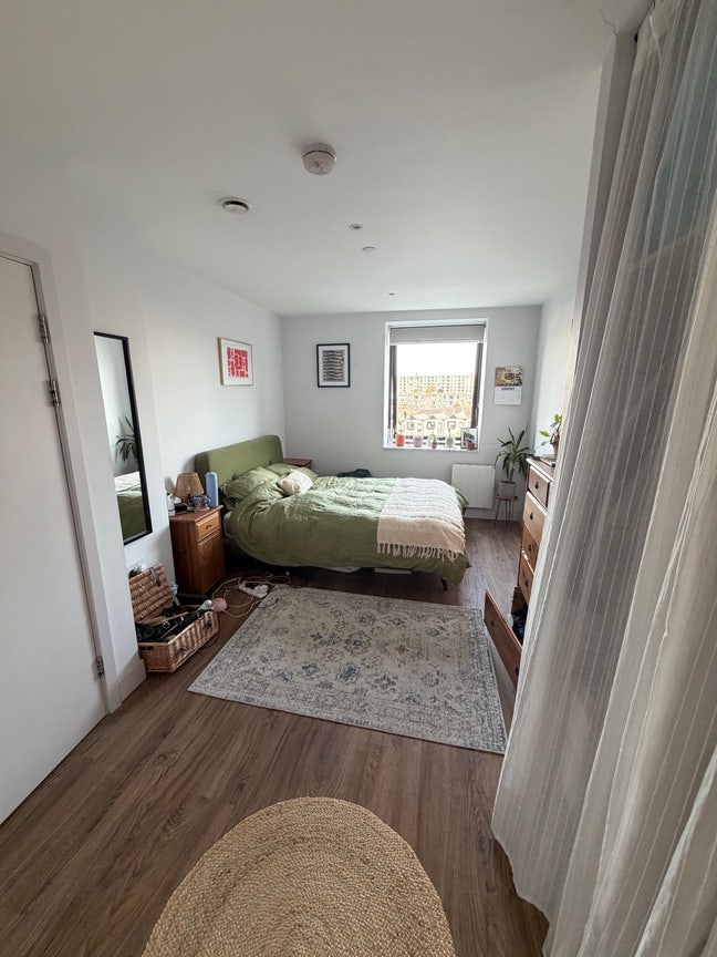 Large en suite on the marina Main Photo
