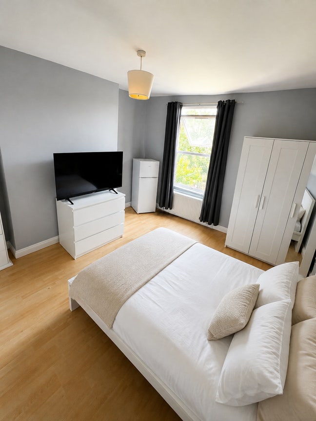 Bright Double Room on Church Street Main Photo