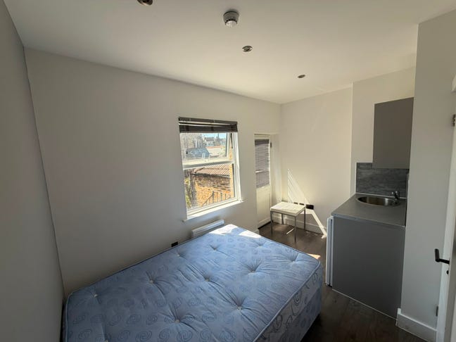 DSS - Studio Flat Available in Hither Green SE13 Main Photo
