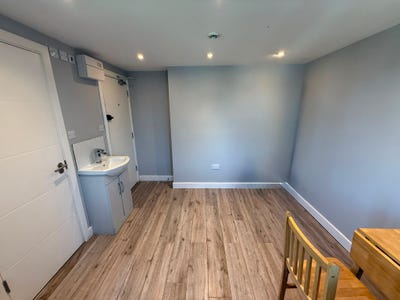 DSS - Studio Flat Available in Greenford UB6 Main Photo