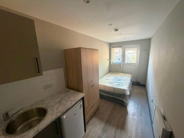 DSS-Studio Flat Available in Plumstead Bexley SE28 Main Photo