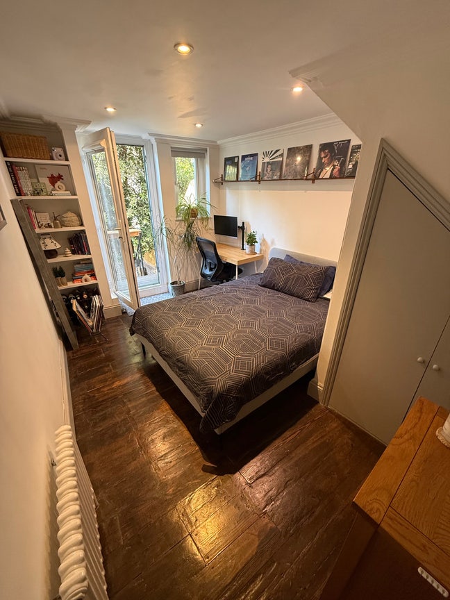 Double Room with balcony in a Modern Brixton Flat Main Photo