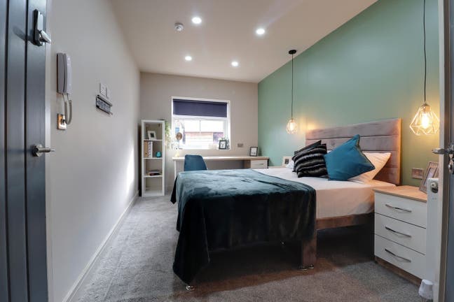 🚨 Modern Ensuite Room Main Photo