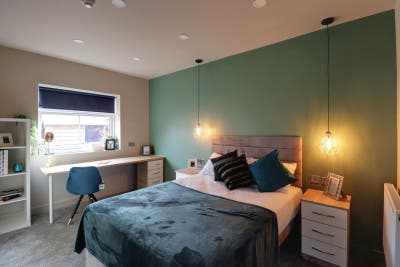 🚨 Modern Ensuite Room Main Photo