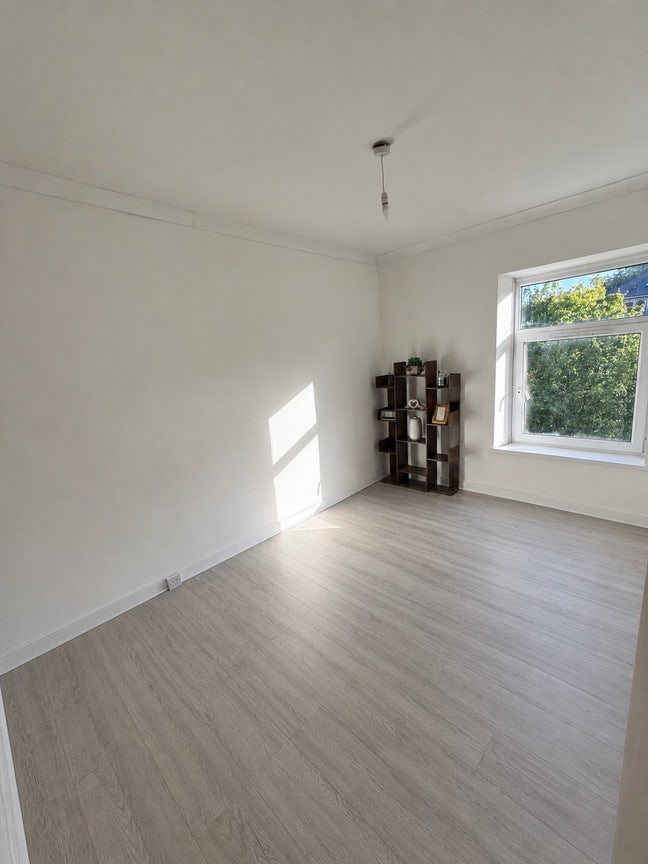  Large Double Room – Bright, Clean & Modern Main Photo