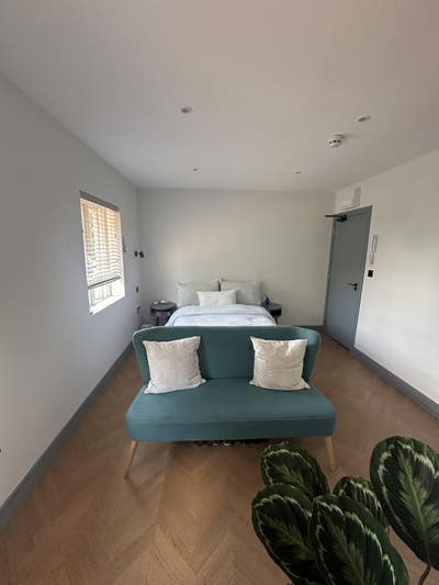 Spacious Newly Renovated Ensuite In West Norwood Main Photo