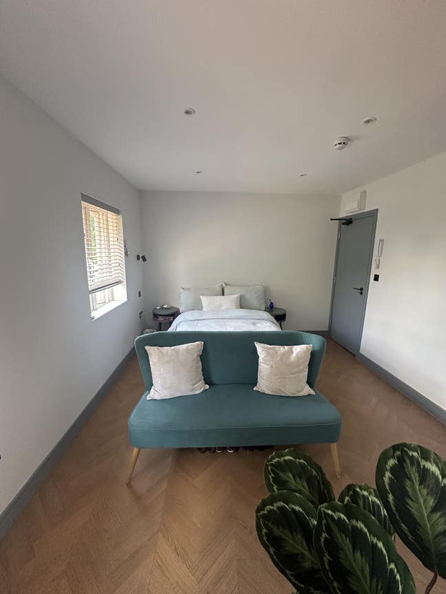 Spacious Newly Renovated Ensuite In West Norwood Main Photo
