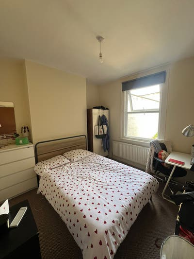 Spacious Double Room Available in Southfields Main Photo