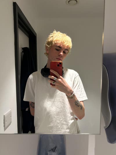 25 yo editor, looking for a room from early Sept Main Photo