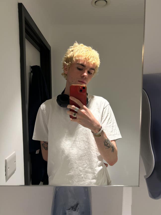 25 yo editor, looking for a room from early Sept Main Photo