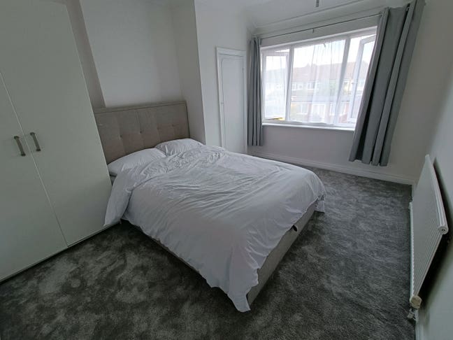 Modern Double Room – Bills Included, Elm Park Main Photo