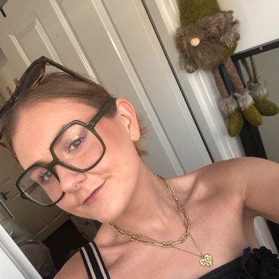 Looking for double-room ensuite in SW - 25, female Main Photo