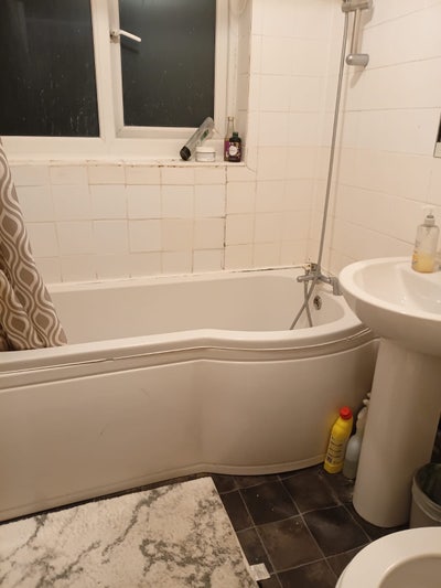 Lodger wanted. 1 room available Main Photo