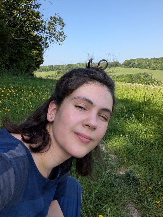 Looking for a sunny, slightly larger room Main Photo