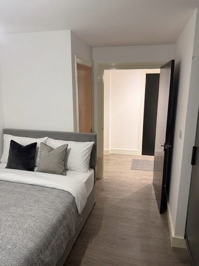 &pound;800 Double | Own Bathroom | Parking Main Photo