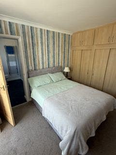 Double room with ensuite available for short term  Main Photo