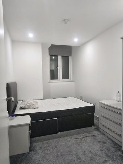 Double Room | Modern 2-Bed Flat | Female Housemate Main Photo