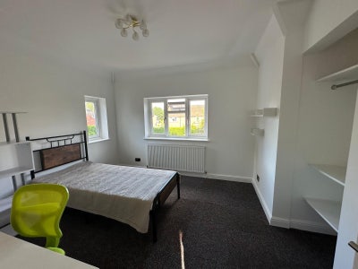 6 bedroom House Share in  HP6 Area ( Bills incl) Main Photo